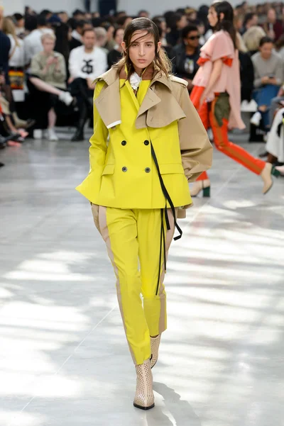 Look 11